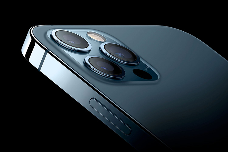 Ключове нововведення iPhone 12 Pro – можливість знімати в «нічному режимі» як на основну ширококутну, так і на надширококутну камеру. 